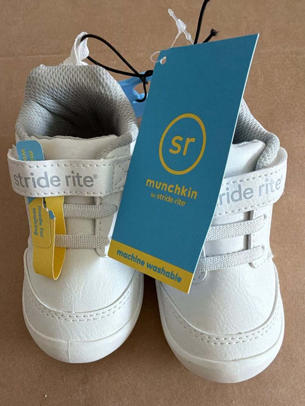 Stride Rite Mars Size 6M White Baby Sneakers